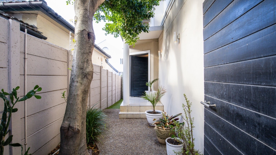To Let 3 Bedroom Property for Rent in Claremont Upper Western Cape